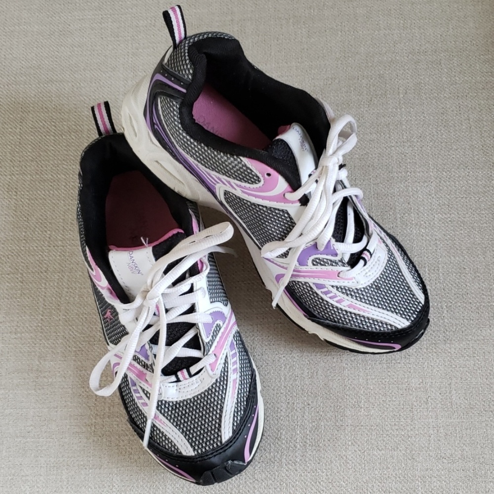 Danskin now shoes